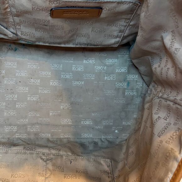 Michael Kors Charlotte Jet Set Saffiano Leather Clip XL Tote Handbag - Picture 13 of 16